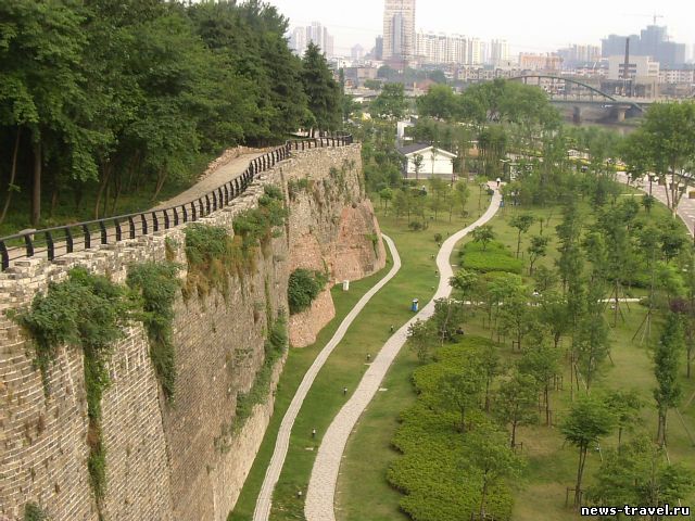 Древняя защитная стена Сианя